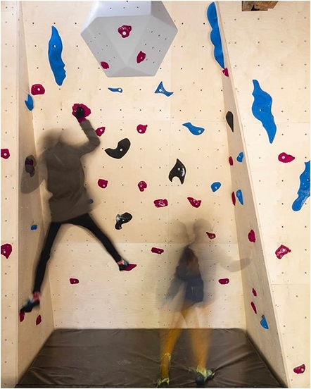 Indoor climbing panel